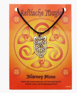 Keltische Magie Amulett aus Zinn Blarney Stones auf großer Karte mit Infoheft